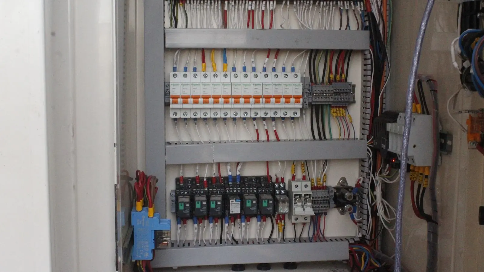 Distribution board wiring
